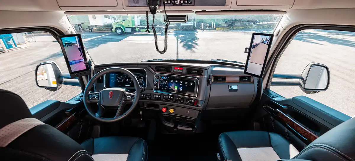Kenworth T680 Next Gen cockpit with 15-inch digital display and SmartWheel