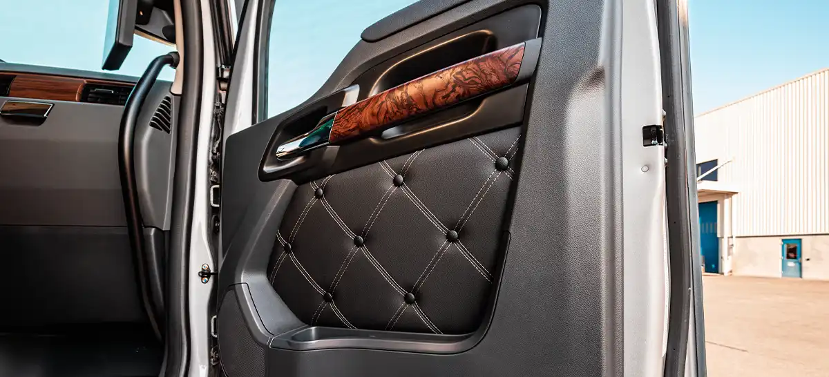 Kenworth T680 Diamond interior trim with quilted door panel
